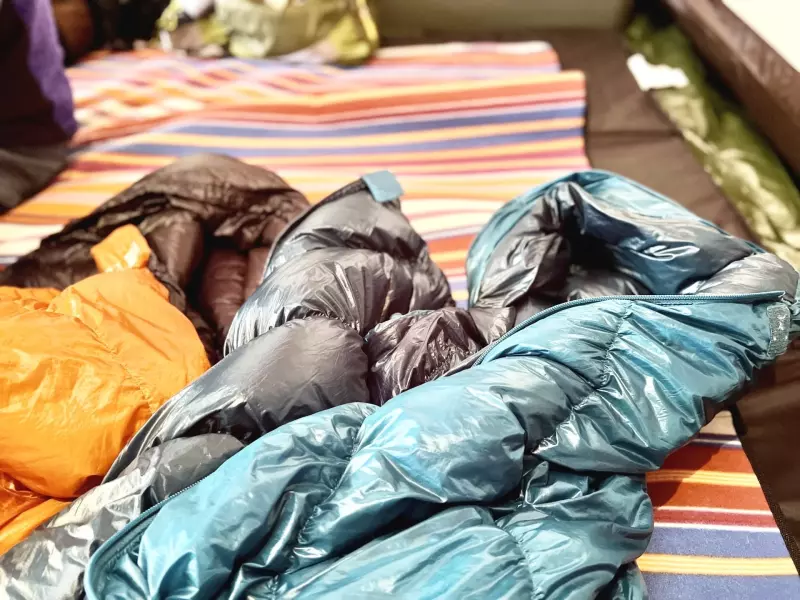 【2025年】登山用シュラフの選び方とおすすめ11選!実際の使用温度別に徹底比較!|シュラフ|テント泊装備|登山ギア|山のモノ|登山・トレラン・山スキーマガジン「山旅旅」