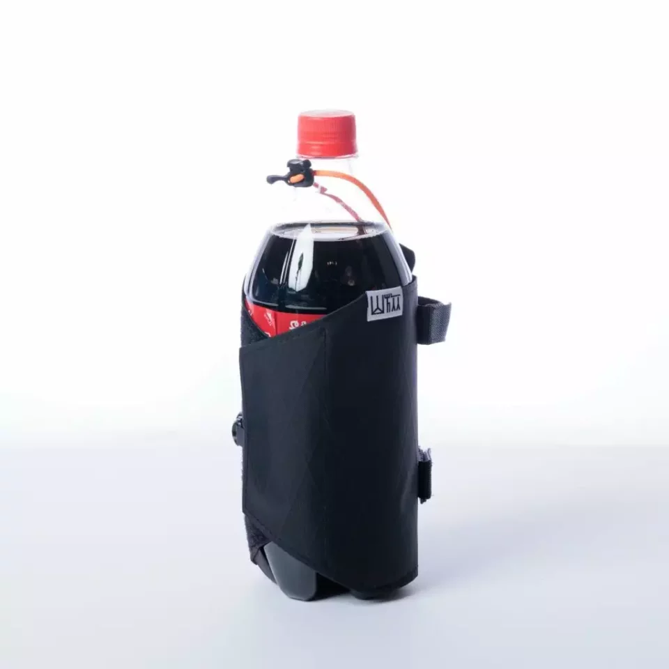 ナルゲン1リットルボトルをホールドすることができる『山旅アジャストボトルホルダーL』