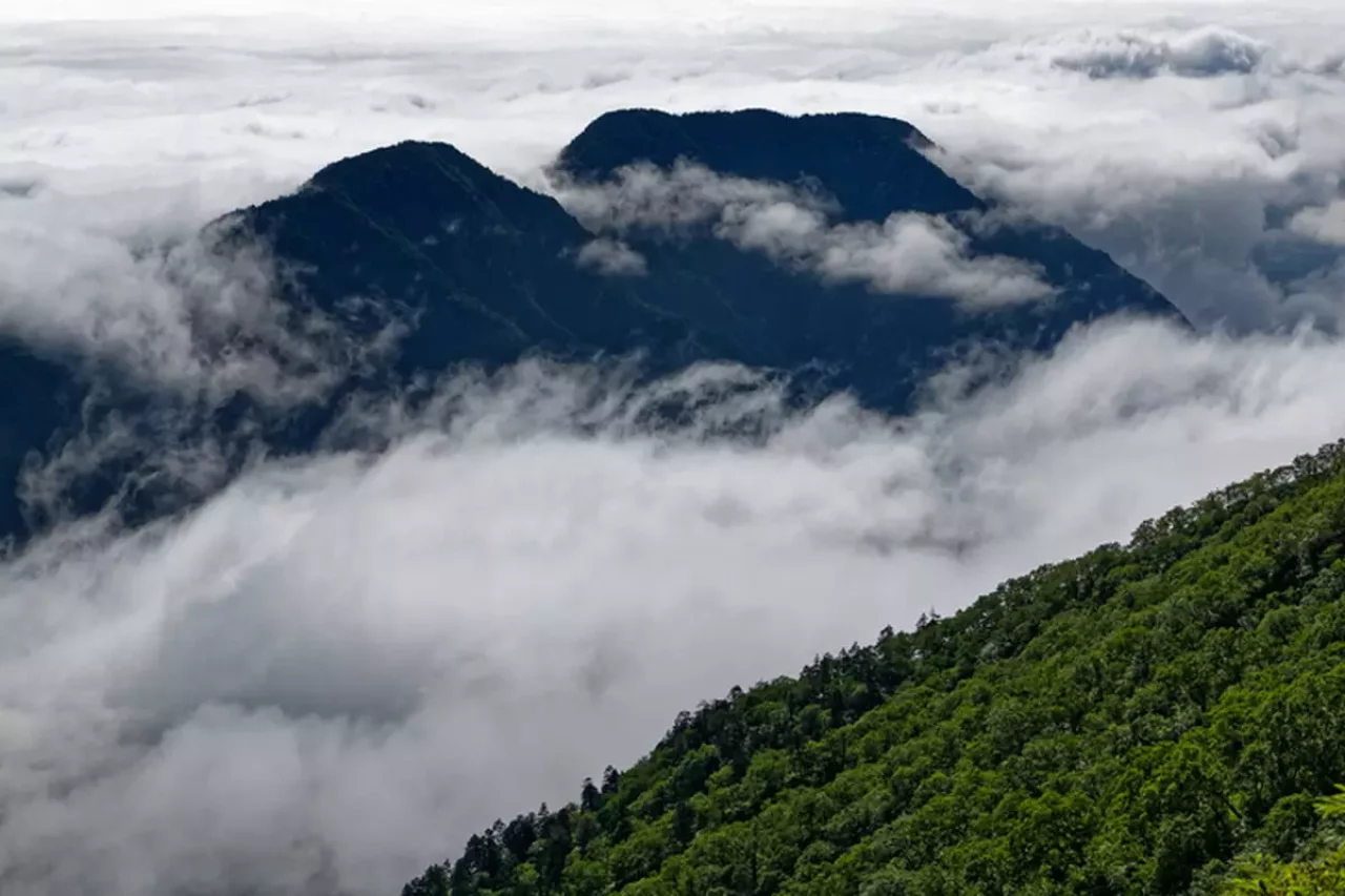合戦尾根から望む有明山