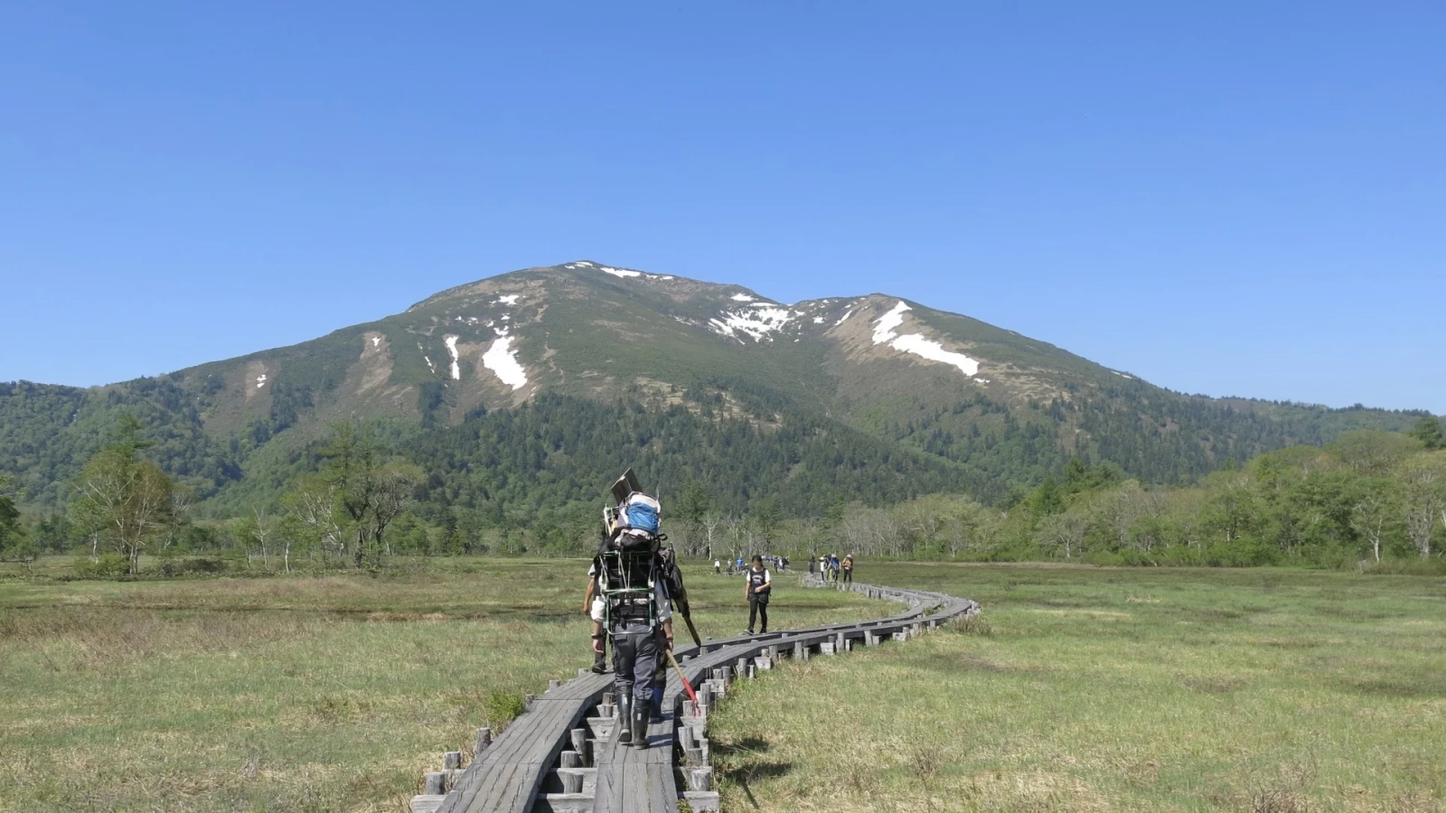 【2025年版】春登山の必須アイテム!ミドルレイヤーの選び方とおすすめ10選!