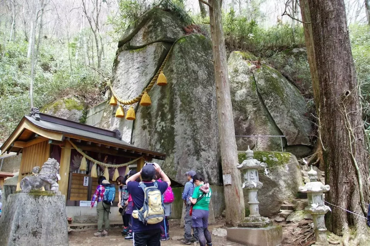 山旅のテーマは「石割山×天岩戸伝承」
