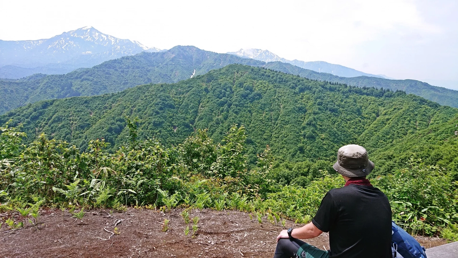 【2026年】登山用メリノウールベースレイヤーおすすめ10選|混率で選ぶ、臭わない・汗冷えしない一枚!
