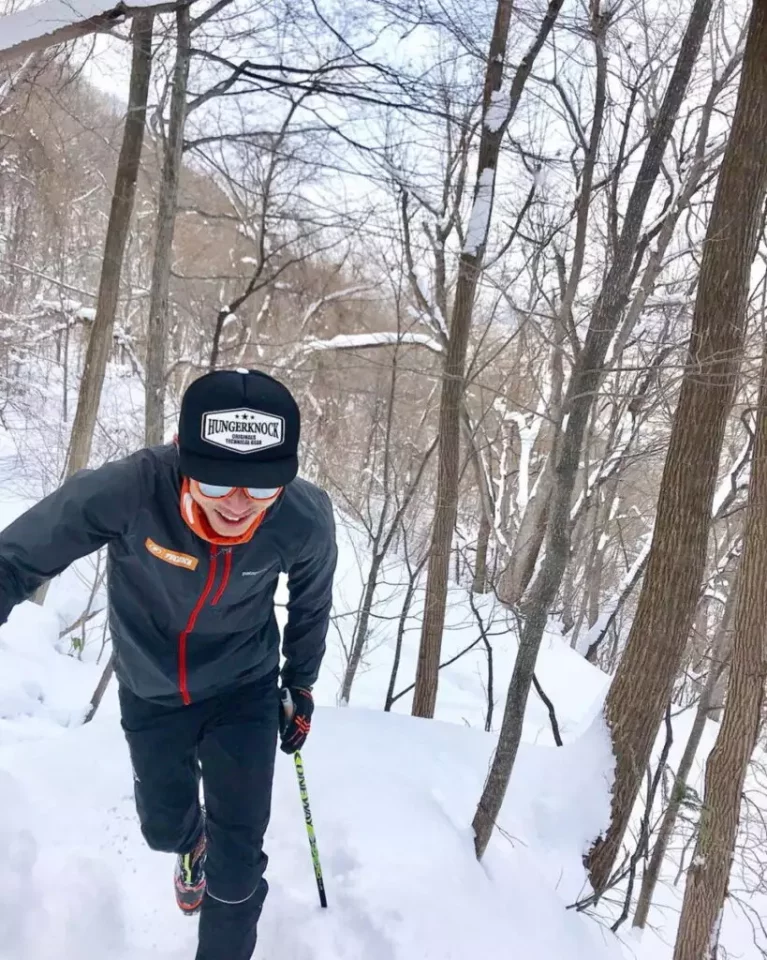 様々なシーンで活用できるウィンドブレーカー