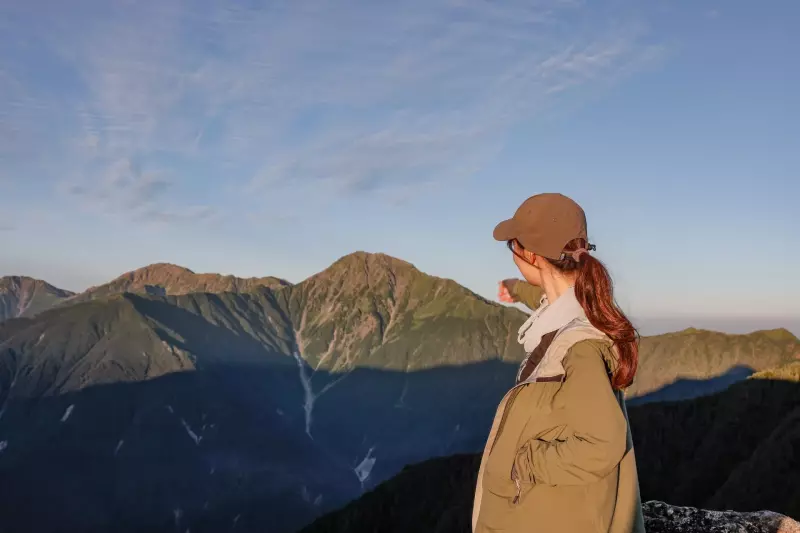 【2024年版】秋~冬の寒い時期に持っておくと安心!登山におすすめの保温着10選!|化繊ジャケット・パンツ|登山ウェア|山のモノ|登山・トレラン・山スキーマガジン「山旅旅」