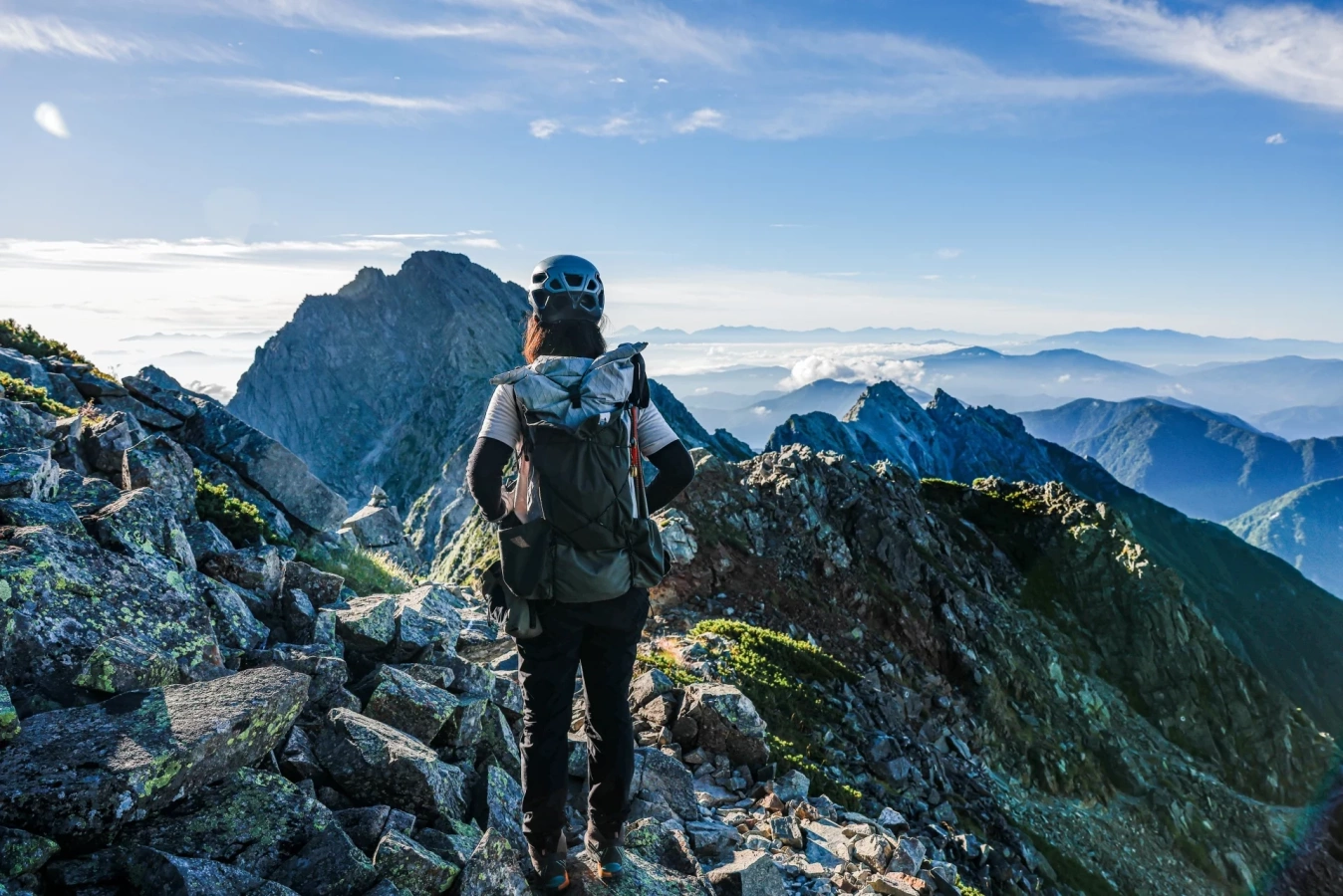 【2024年版】超軽量!200g前後のインモールド登山ヘルメットのおすすめ5選!