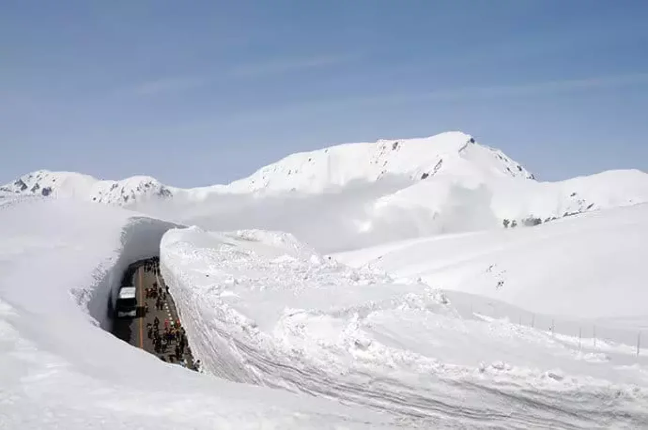立山黒部アルペンルート『雪の大谷ウォーク』