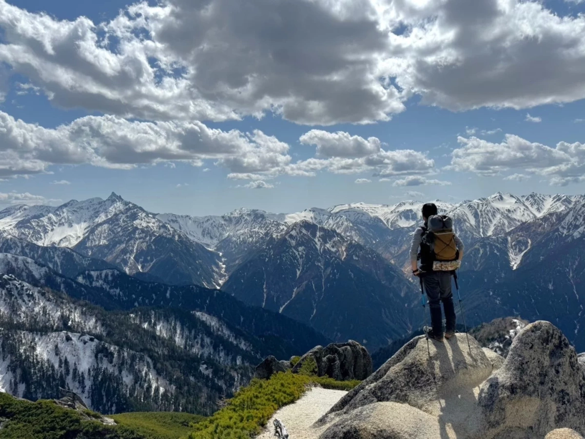 【2025年】春登山に最適なアウター徹底ガイド!ウインドブレーカーからハードシェルまで厳選12選!