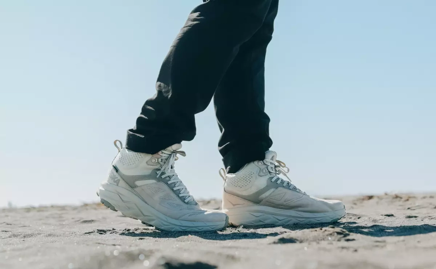 HOKA ONE ONE CHALLENGERシリーズ 街から山まで使える GORE-TEX®搭載シューズ