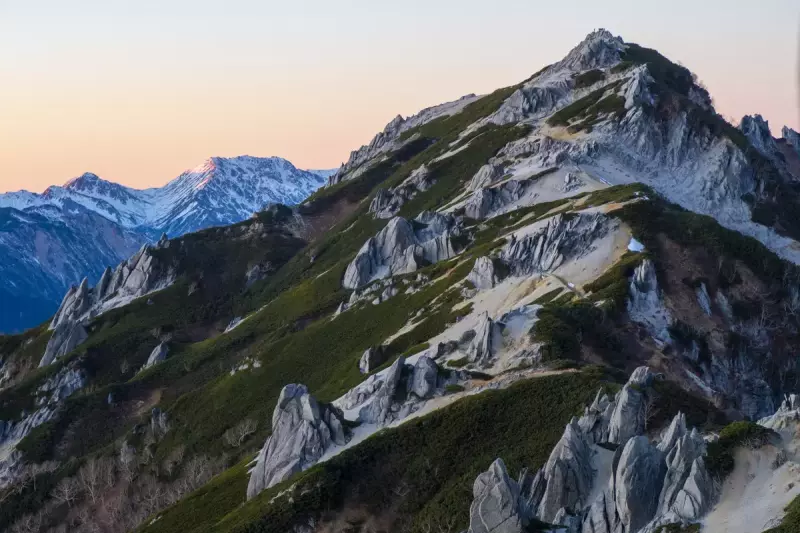 花崗岩でできた独特の山体