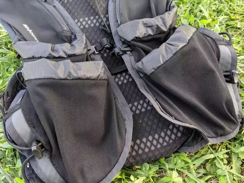 ブラックダイヤモンド ディスタンス8のポケット