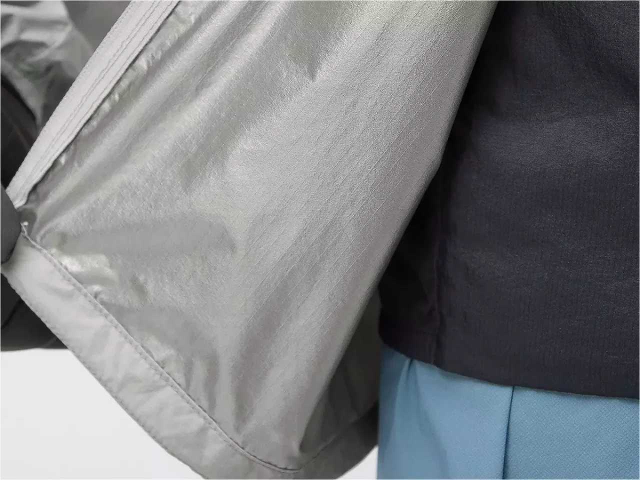 コンパクト性能に納得の素材