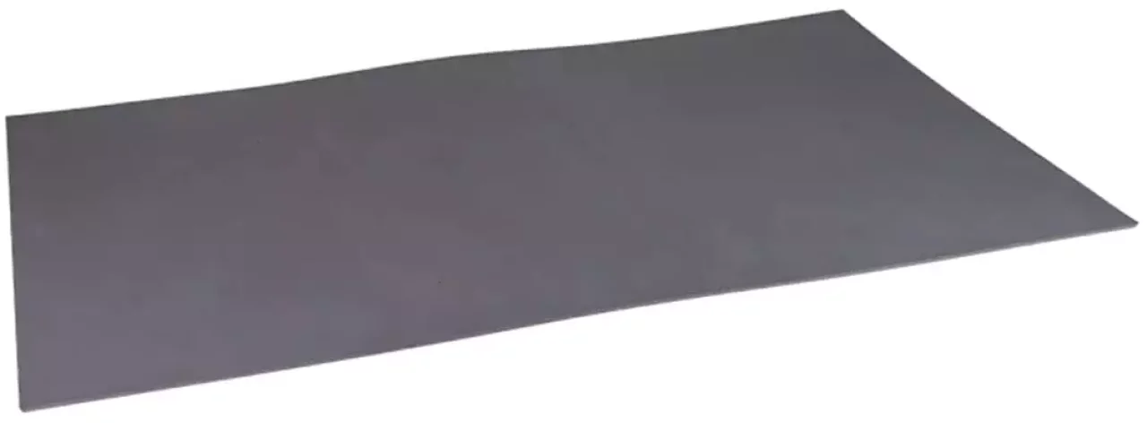 ミニマルな作りで寝心地と軽量性を維持したテントマット『エバニュー Trailmat100』