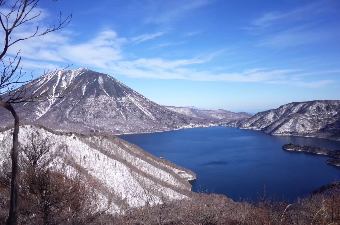 【日帰り登山】社山・半月山|ことばにならない奥日光の絶景。難易度別ルートと登山口・各種情報をご紹介