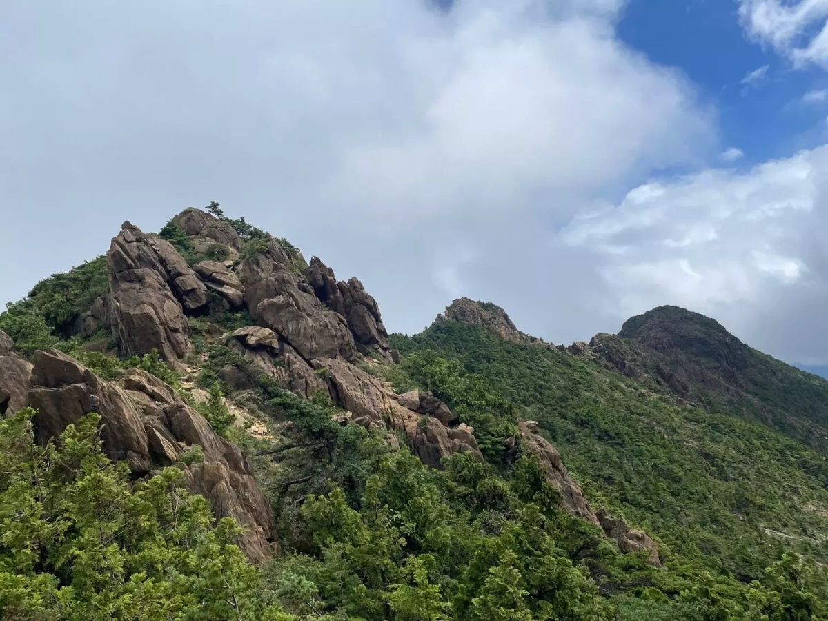 【日帰り】岩と花の名峰!東赤石山・西赤石山登山-難易度別ルート紹介