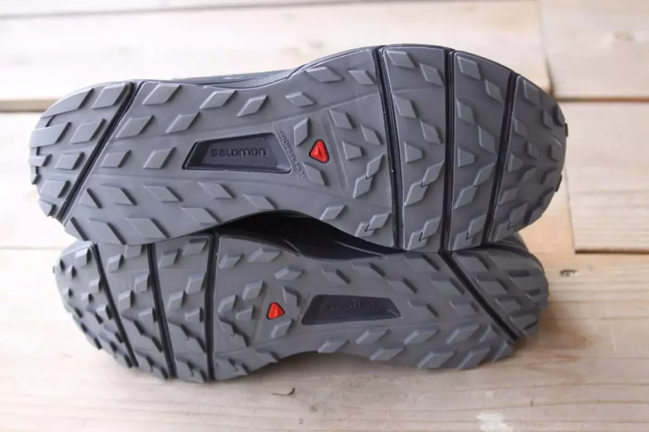 サロモン センスライド GORE-TEX ノクターンのアウトソール