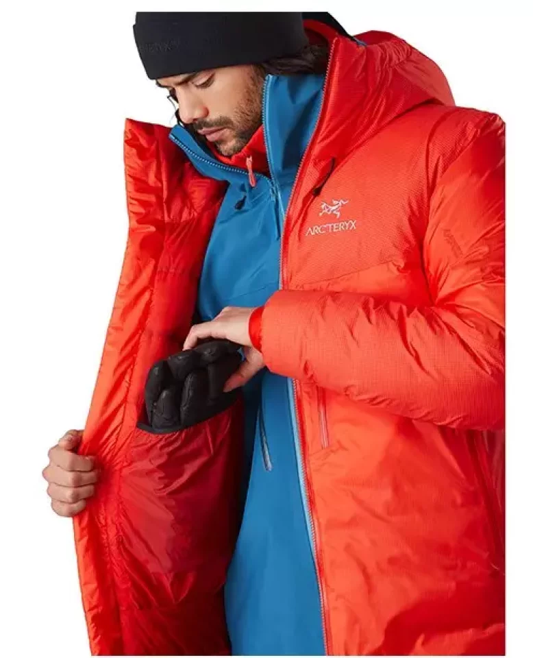 『アークテリクス アルファ パーカ』-厳冬期登山の強い味方