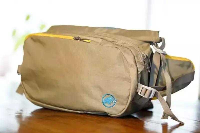 ビッグパック(名称不明)とマムートの「WAISTPACK HIKE」