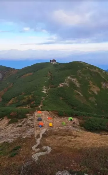 檜尾小屋とテン場の全容