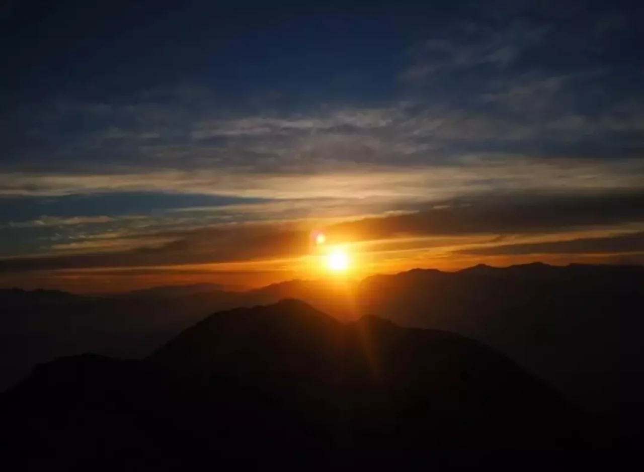 南アルプスから昇るご来光