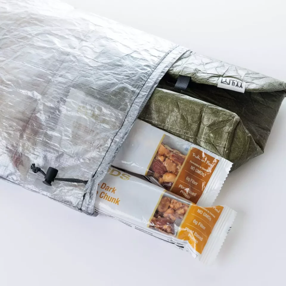 ダイニーマ製 シンプルなスタッフバッグ