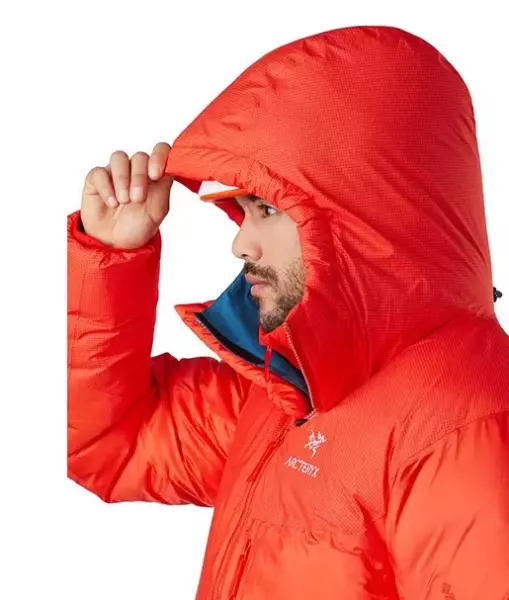 『アークテリクス アルファ パーカ』-厳冬期登山の強い味方