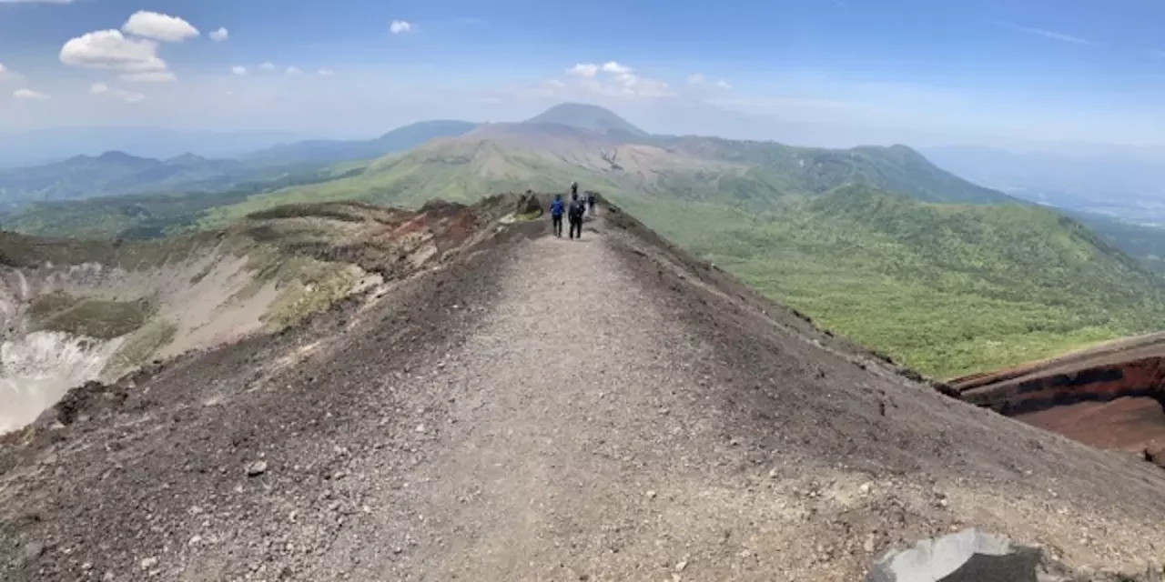高千穂峰登山馬の背
