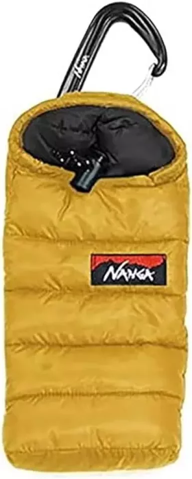 ダウンの力でスマホを寒さから守る-ナンガのスマホケース