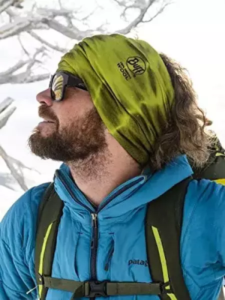 地面の空中写真。右上の角には道路が通っている。