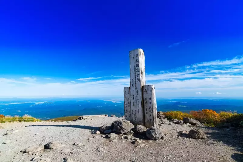 栗駒山頂上標と紅葉
栗駒山 登山