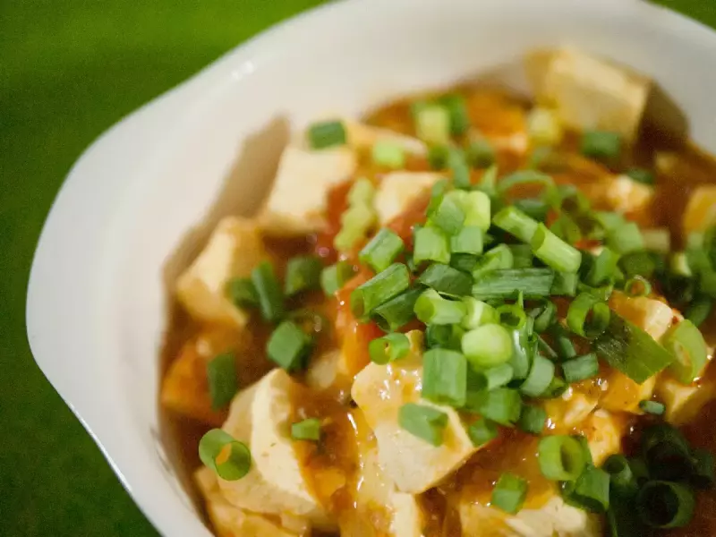 赤ワインで乾杯するなら、ビストロ風トマトの麻婆豆腐!