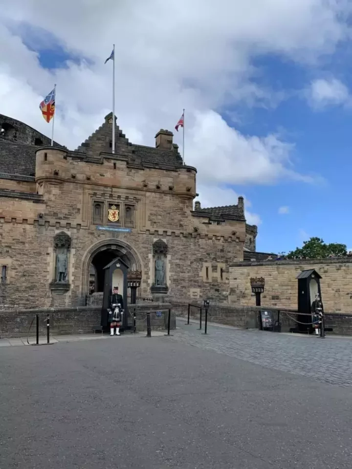 スコットランド エディンバラへ