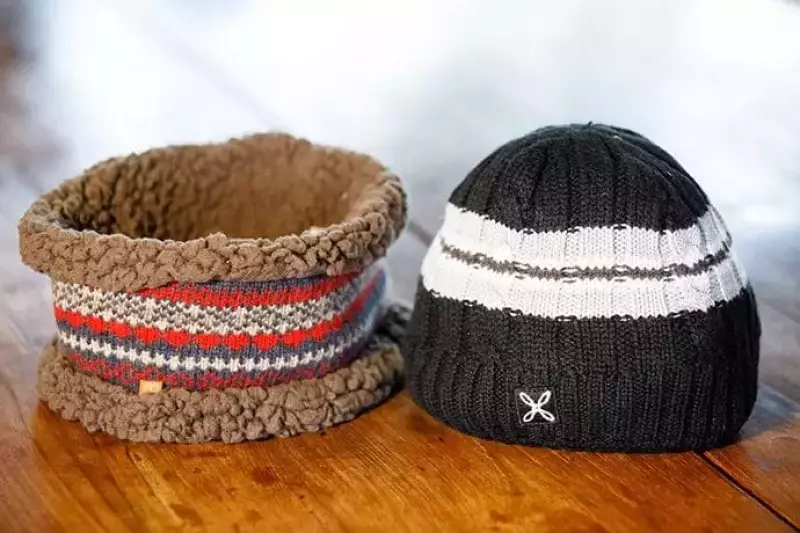 帽子はモンチュラのニットキャップ「FOOBER」&フォックスファイヤーの「WASH ニットネックゲーター」