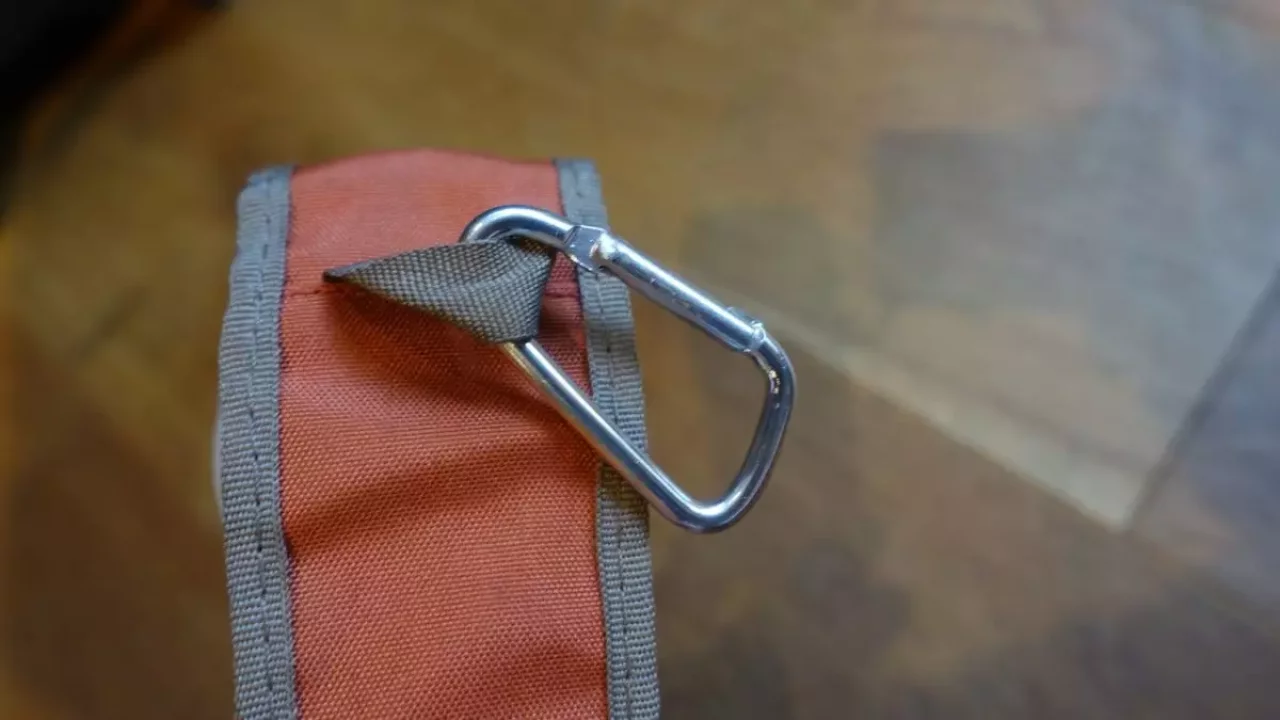 トゥーゴーウェア カトラリーセットのカラビナ