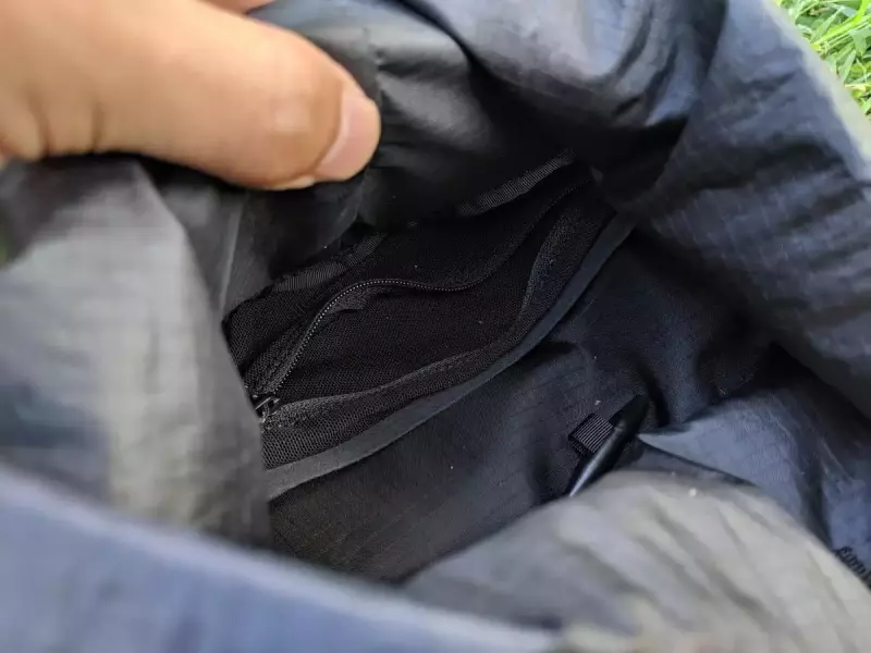 ブラックダイヤモンド ディスタンス8のメインポケット内部