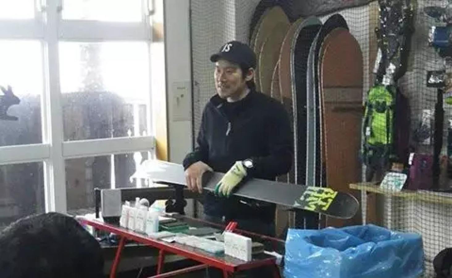 滑る前に分からない所を聞いてみよう!ワクシング講習会