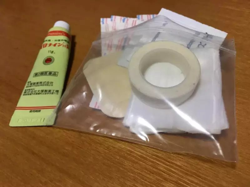 オロナインとバンドエイド