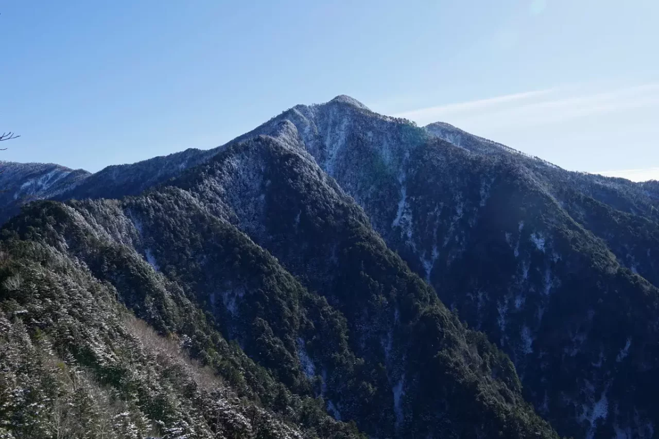 黒薙方面から見る池口岳