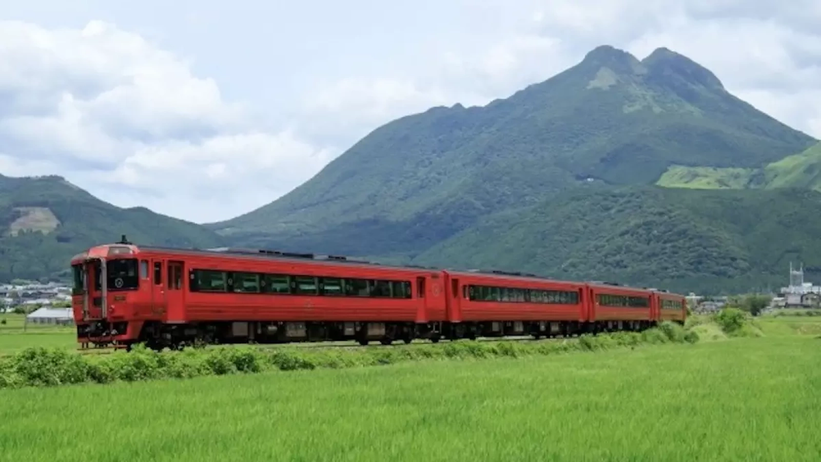日帰り登山に最適!由布岳の双耳峰から絶景を楽しむ難易度別ルートを紹介