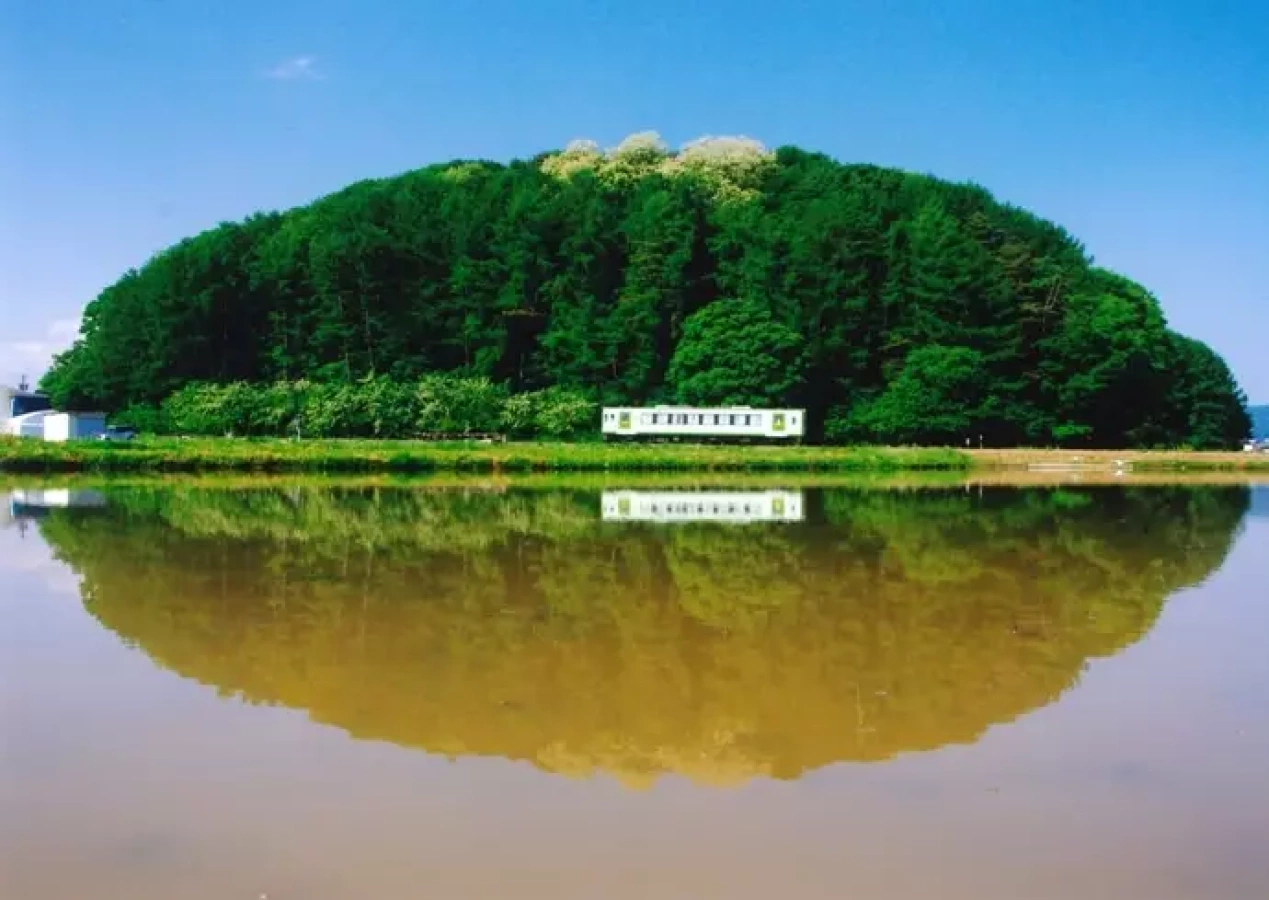 のんびりと力走する姿が、いとおしくて… 高橋修悦写真展『走れ、小海線』