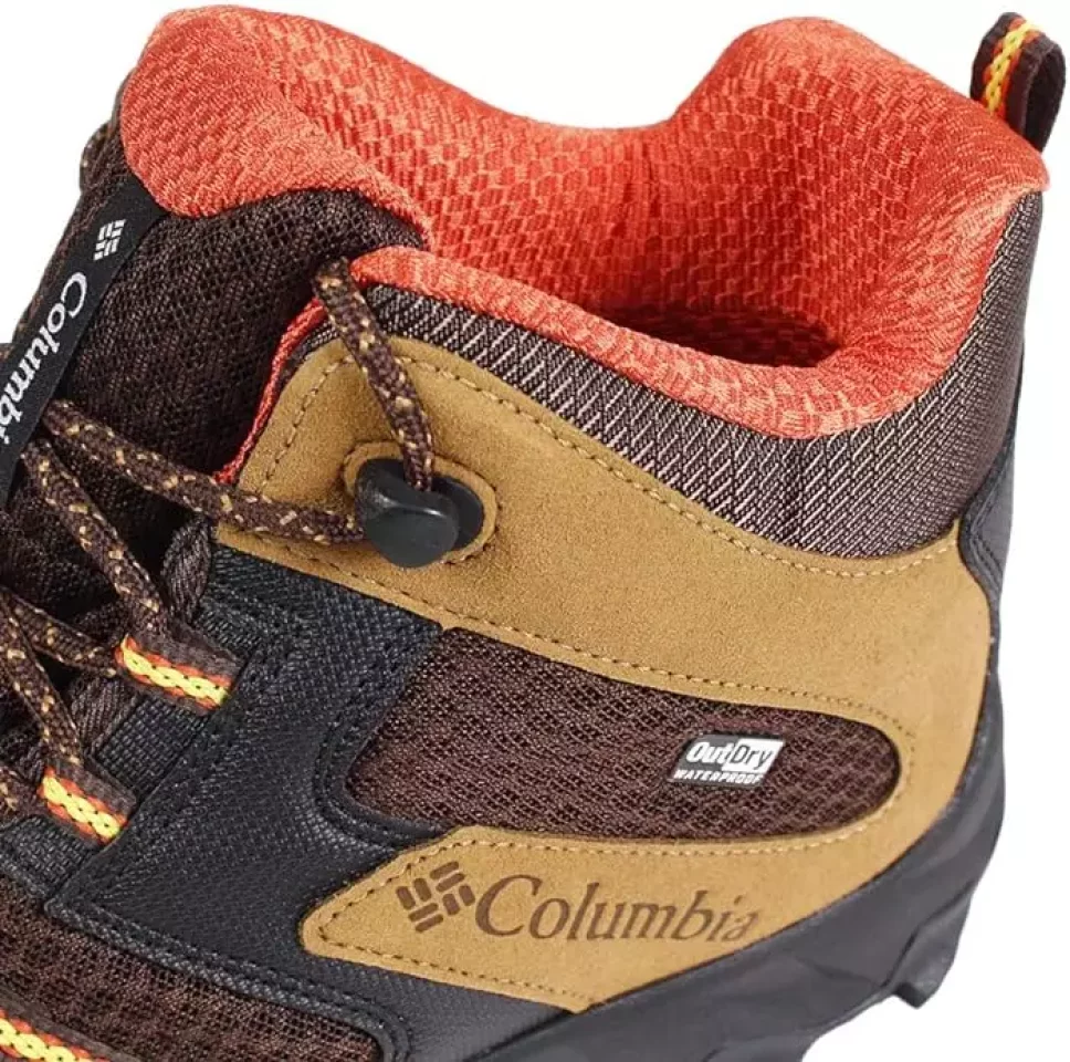 軽量で歩きやすい低山登山に特化した『セイバーシリーズ』