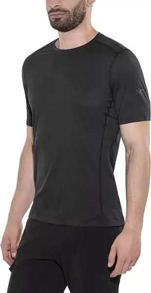 アークテリクスの化繊素材ベースレイヤー