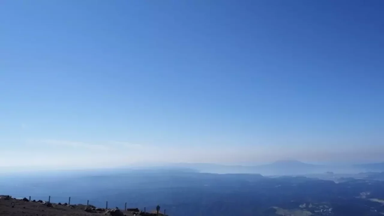 高千穂峰登山山頂からの眺望