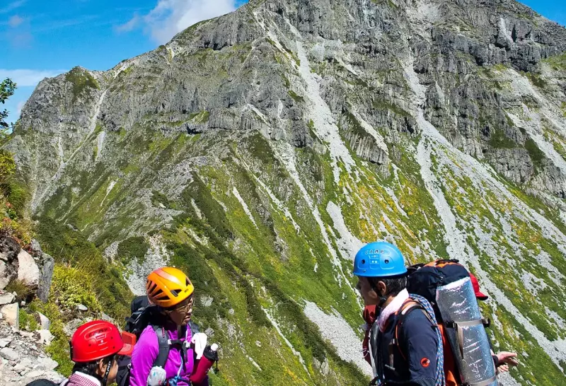【2024完全版】登山用ヘルメットの選び方とおすすめモデルを一挙紹介|ヘルメット|登山ギア|山のモノ|登山・トレラン・山スキーマガジン「山旅旅」