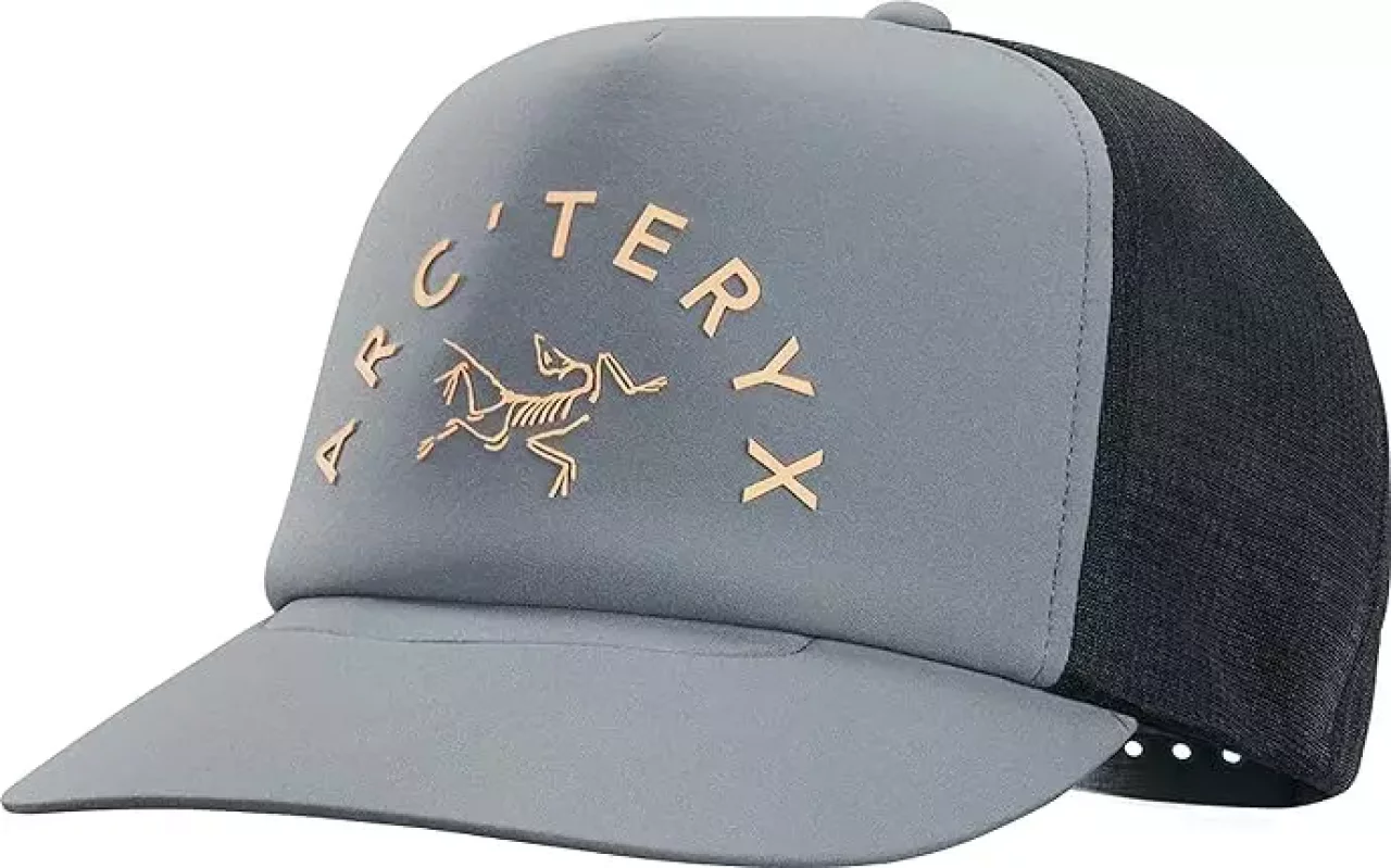 アークテリクス・カーブドトラッカーキャップ