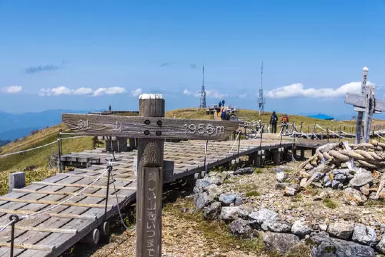 剣山山頂の看板