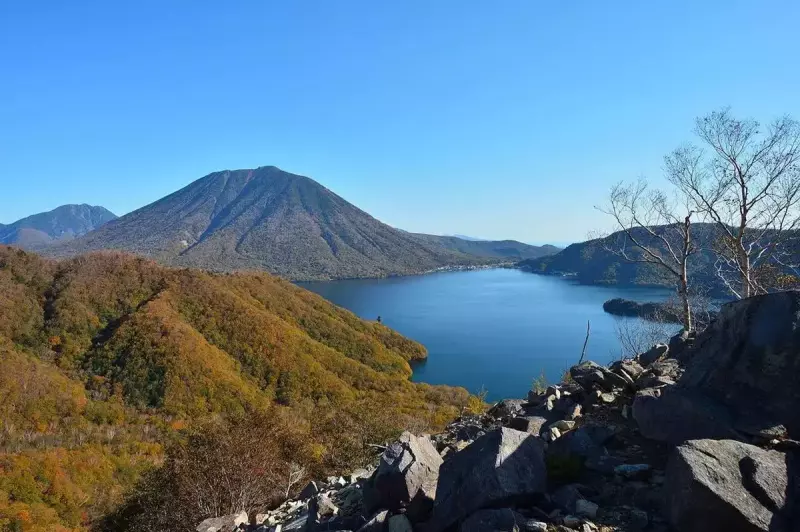 男体山
