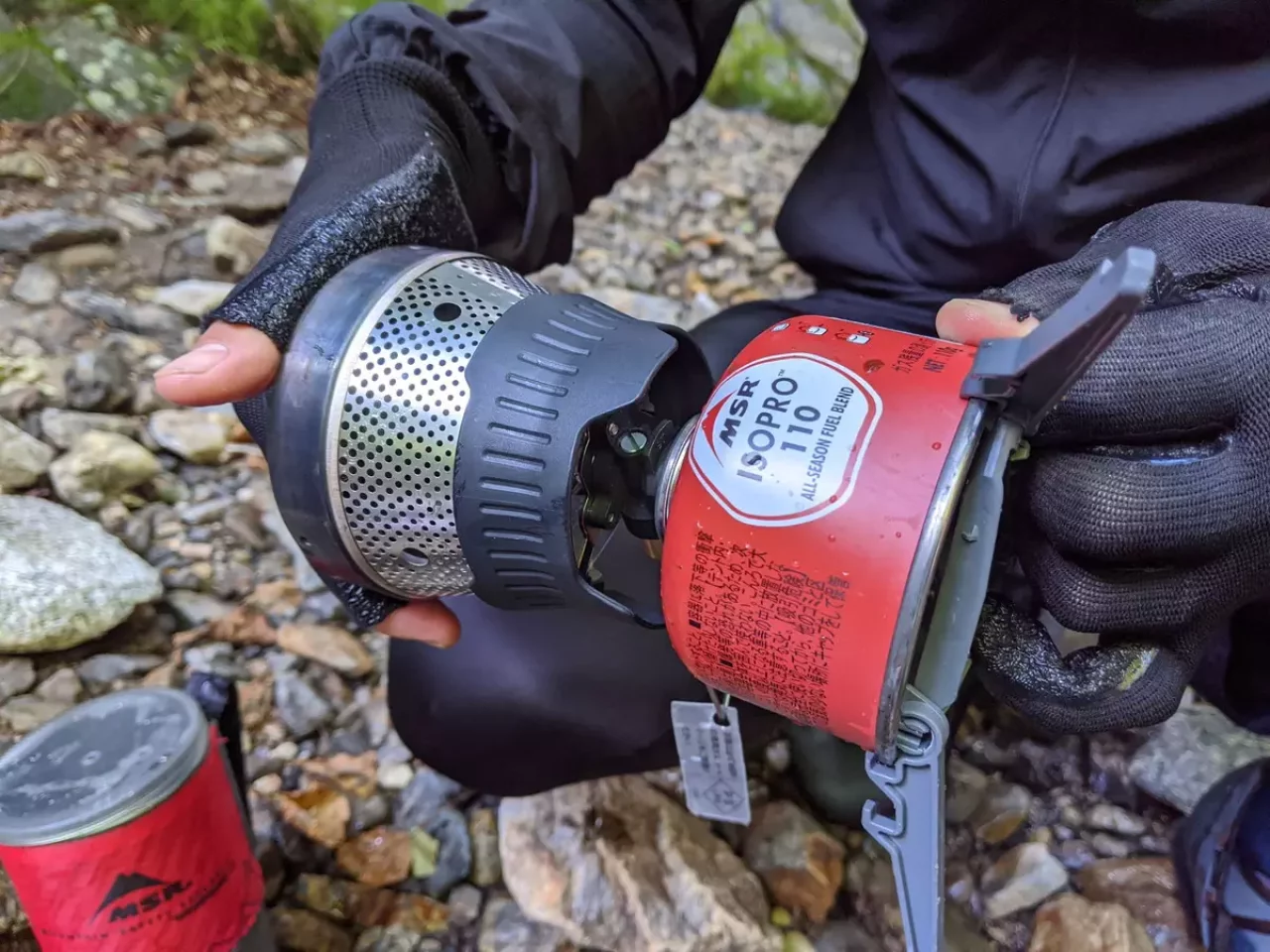 MSRイソプロ110とガスカートリッジを取り付ける