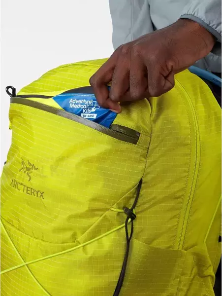 洗練されたデザインと背負心地、使い心地の良さが光るザック『アークテリクス  エアリオス 30』