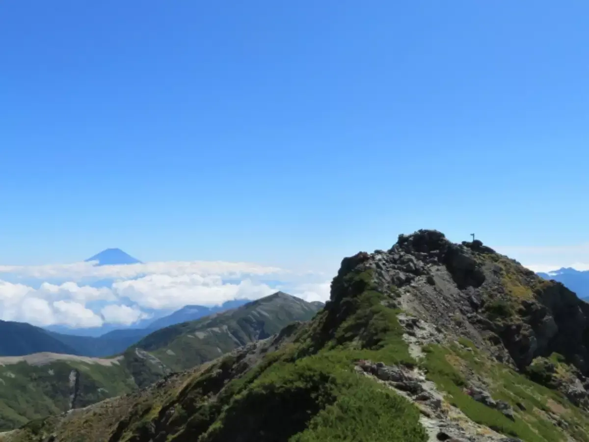 眺望とお花畑が魅力の3000m峰を登る!塩見岳の初心者向けから中級者向けの難易度別登山コース紹介