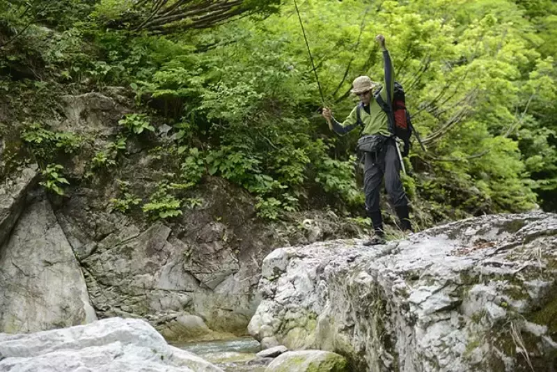 サバイバル登山家・服部文祥の装備論3『テンカラ竿に求める三要素』|登山ギア|山のモノ|登山・トレラン・山スキーマガジン「山旅旅」